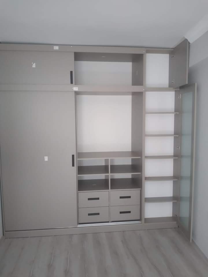 Gri Sürgülü Gardırop